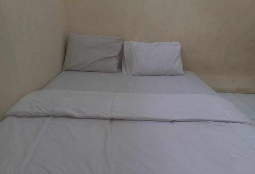 בית מלון כפרי Spot On 93917 Homestay Adreena Syariah