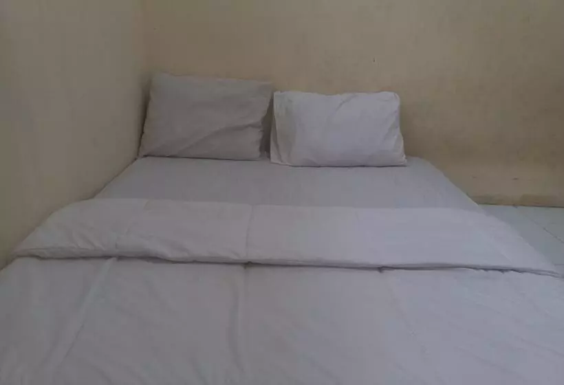 ホテル Spot On 93917 Homestay Adreena Syariah