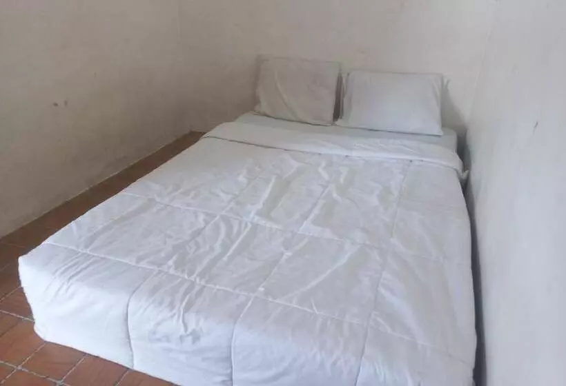 ホテル Spot On 93917 Homestay Adreena Syariah