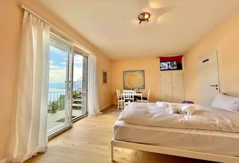 ペンション Peace Over The Lake Rooms   Happy Rentals