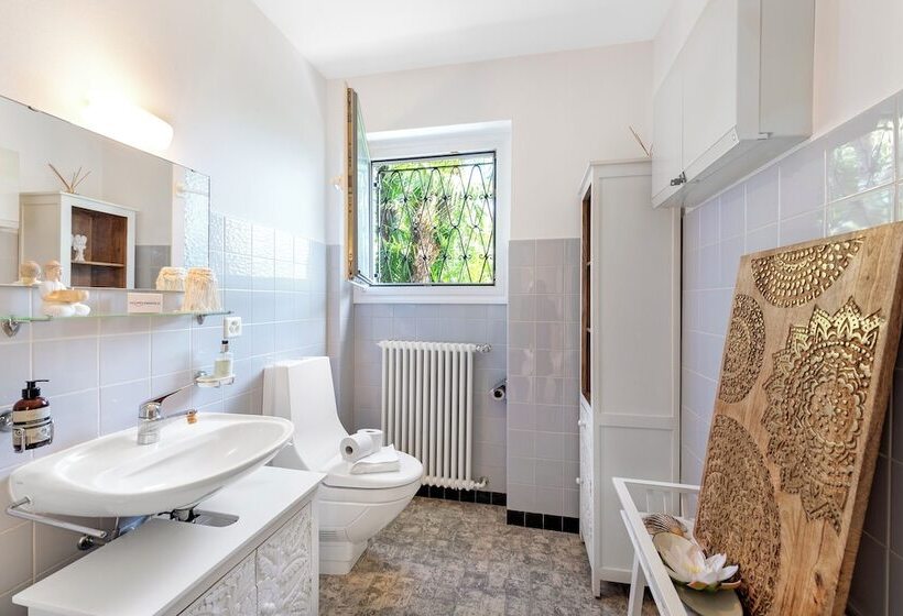 Pansiyon Peace Over The Lake Rooms Happy Rentals