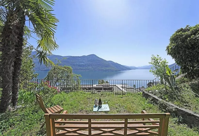 ペンション Peace Over The Lake Rooms   Happy Rentals