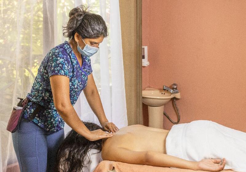 酒店 Blue River Resort & Hot Springs