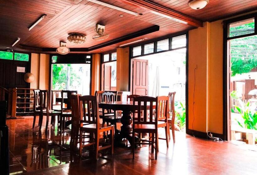 پانسیون Tingkham Guesthouse