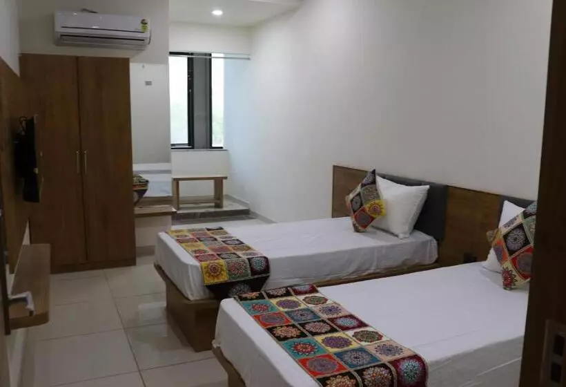 Hotel Krishna Kunj Inn
