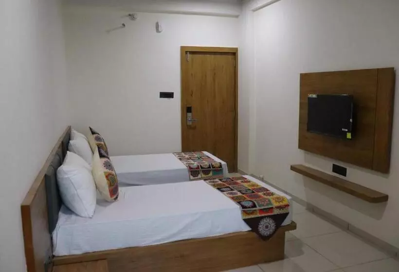 Hotel Krishna Kunj Inn
