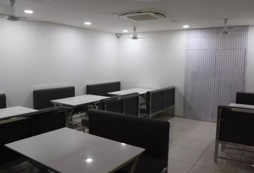Hotel Krishna Kunj Inn