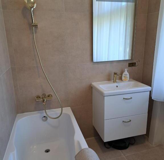 پانسیون Eagles Court   Orlovski Vrt