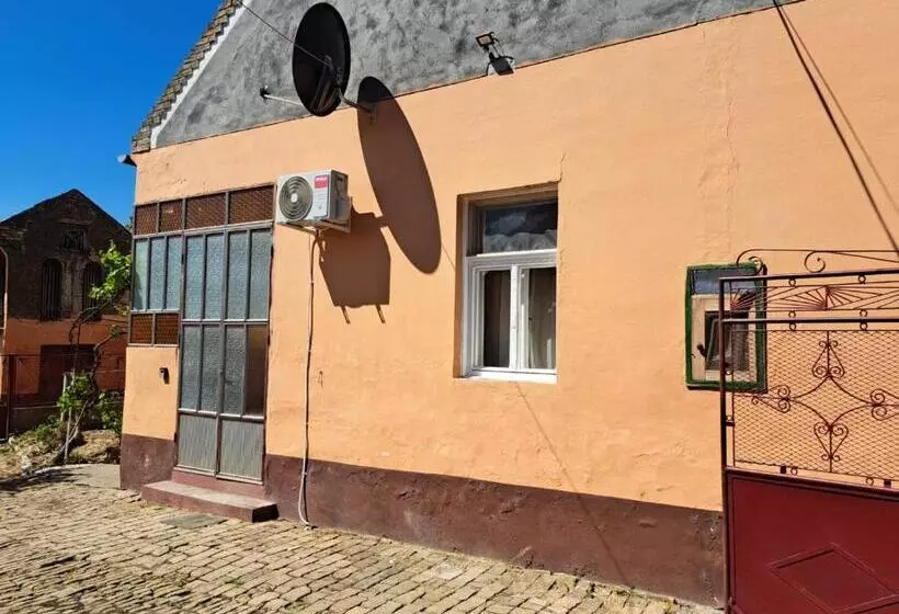 پانسیون Eagles Court Orlovski Vrt