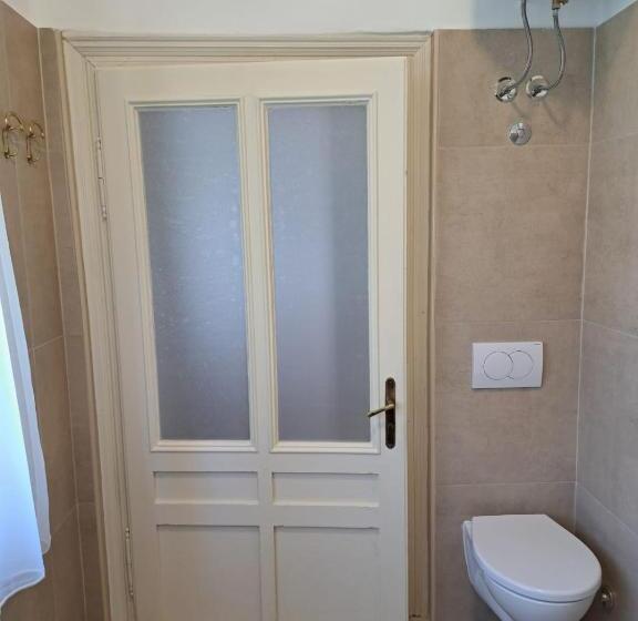 پانسیون Eagles Court   Orlovski Vrt