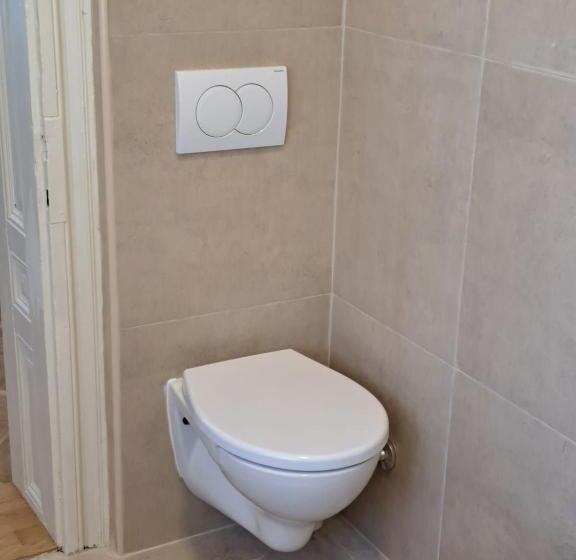 پانسیون Eagles Court   Orlovski Vrt