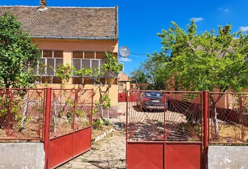پانسیون Eagles Court Orlovski Vrt