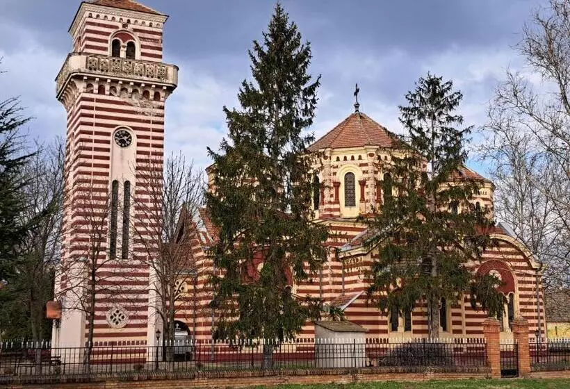 پانسیون Eagles Court Orlovski Vrt