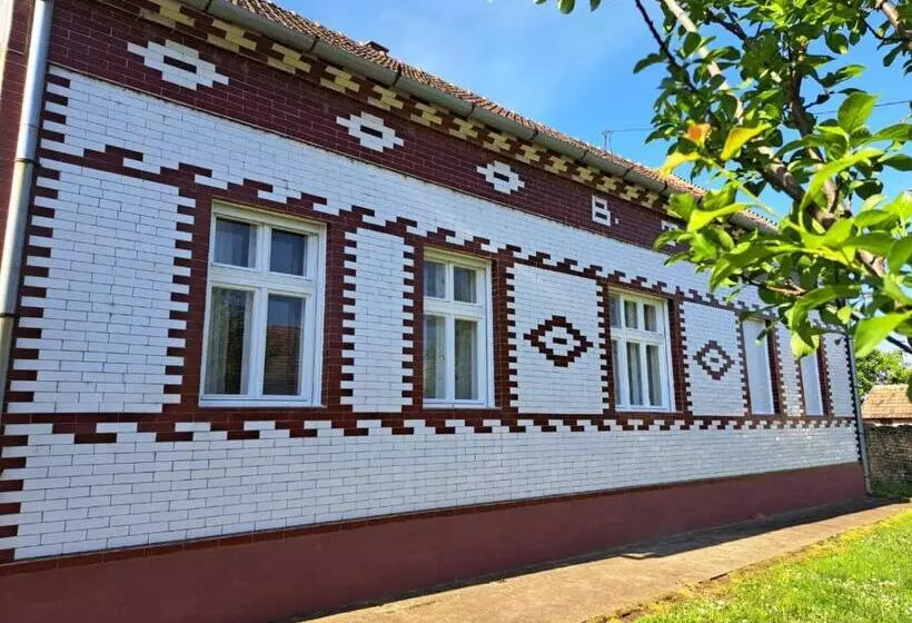 پانسیون Eagles Court Orlovski Vrt