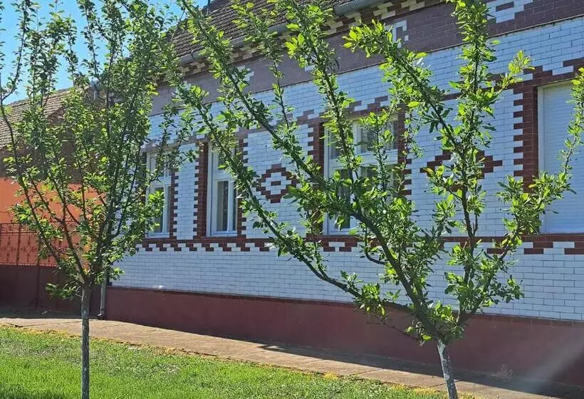 پانسیون Eagles Court Orlovski Vrt