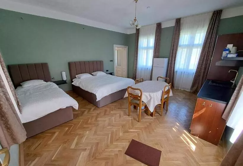 پانسیون Eagles Court Orlovski Vrt