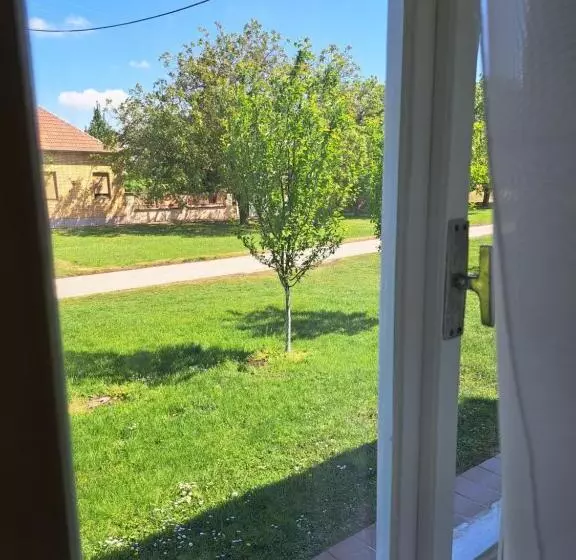 پانسیون Eagles Court Orlovski Vrt