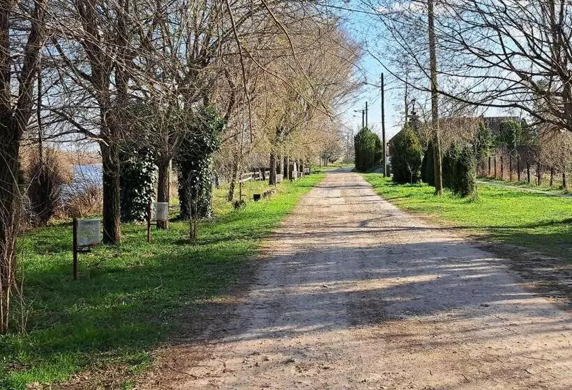 پانسیون Eagles Court Orlovski Vrt