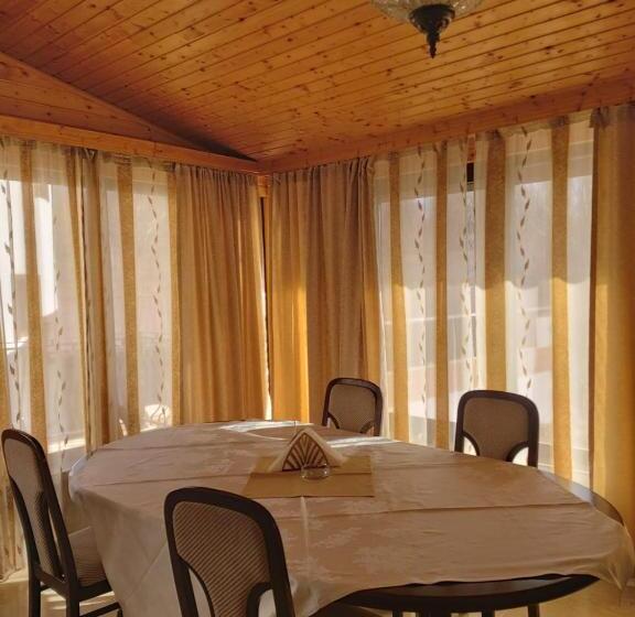 پانسیون Conacul Voievozilor