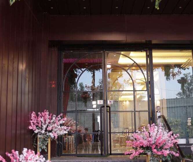 Hotel Majestic Grand By Mng Rooms