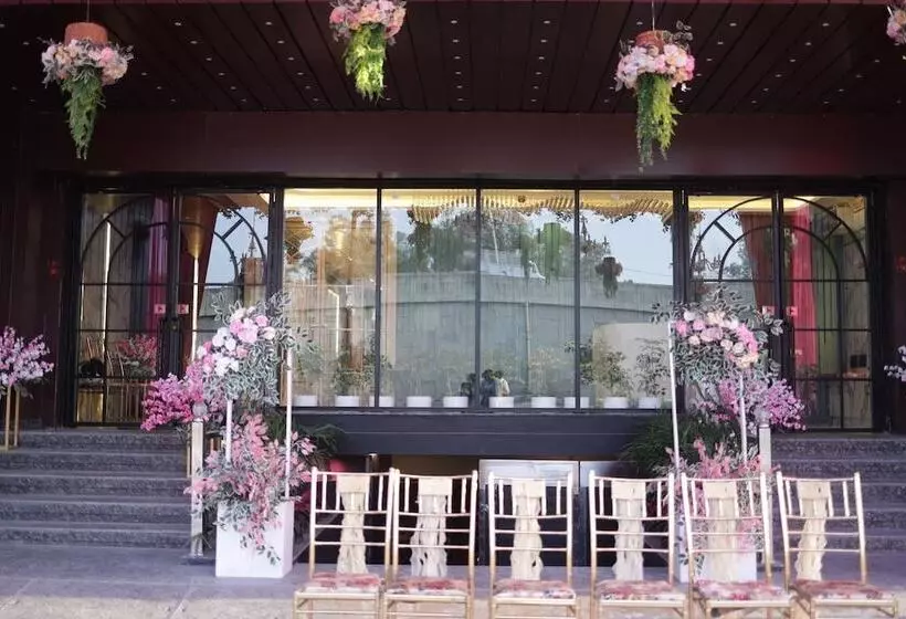 Hotelli Majestic Grand By Mng Rooms