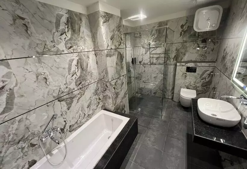 Hotelli Majestic Grand By Mng Rooms