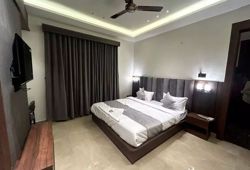 Hotelli Majestic Grand By Mng Rooms