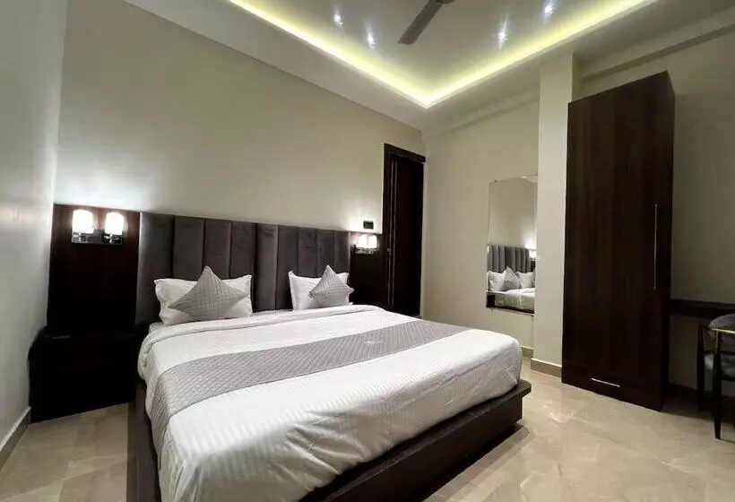 Hotelli Majestic Grand By Mng Rooms