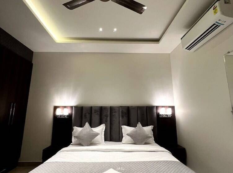 Hotel Majestic Grand By Mng Rooms