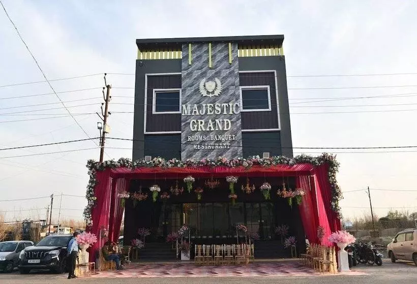 Hotelli Majestic Grand By Mng Rooms