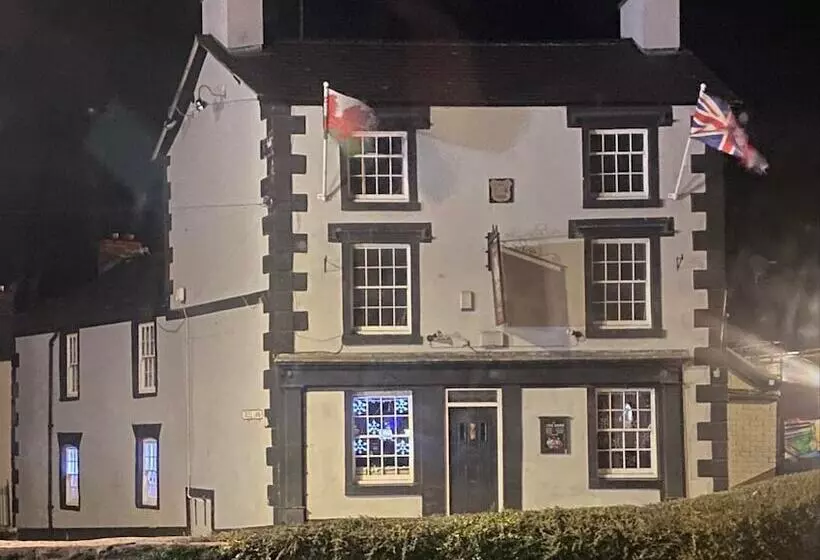 Retkeilymaja Prince Of Wales Pub And Accommodation