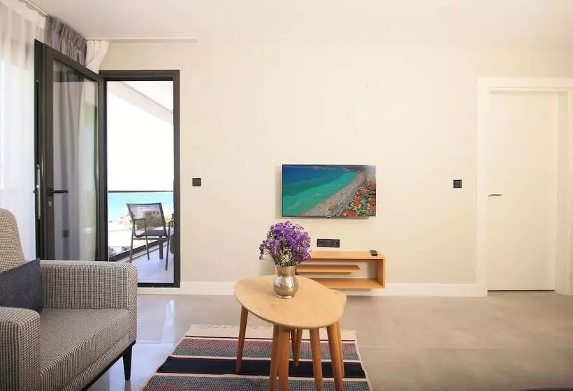 Krem Marin Suits Otel