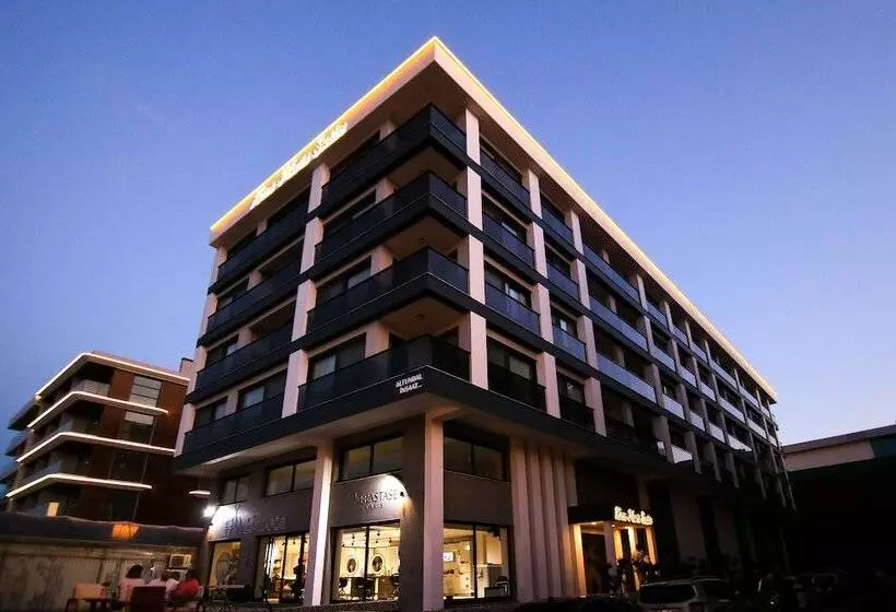 Krem Marin Suits Otel