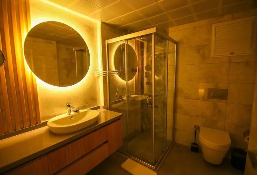 Krem Marin Suits Otel