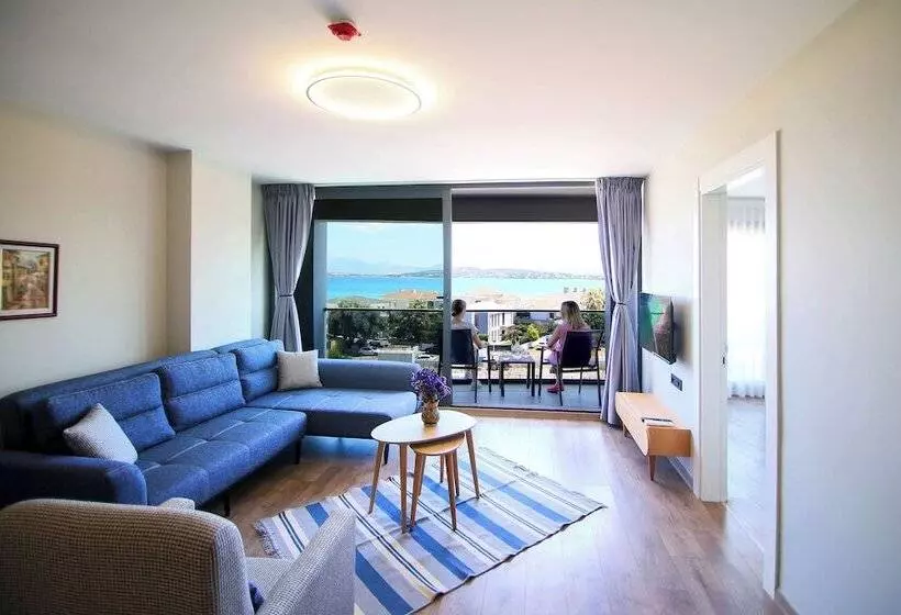 Krem Marin Suits Otel