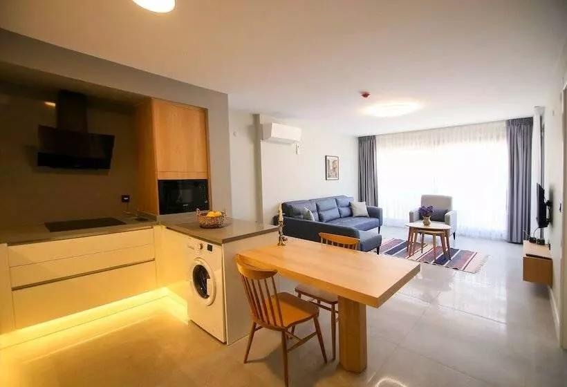 Krem Marin Suits Otel