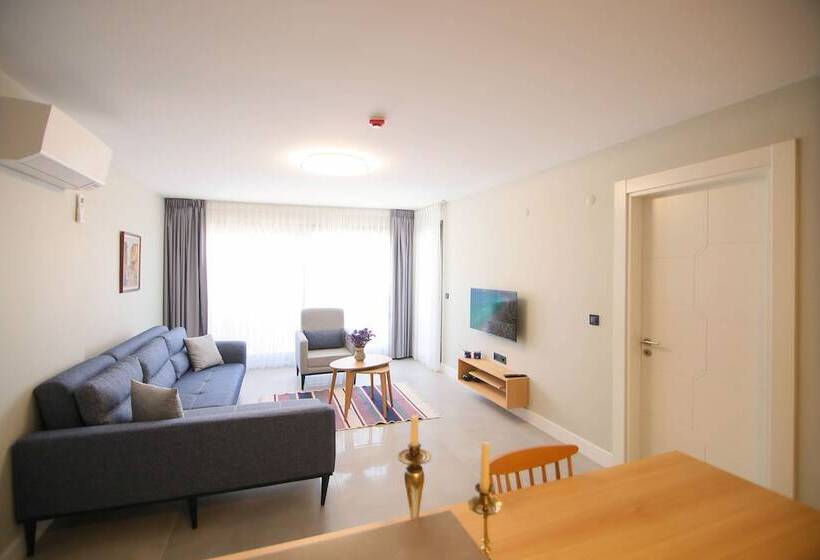 Krem Marin Suits Otel