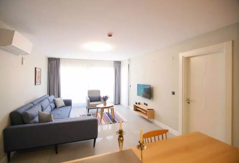 Krem Marin Suits Otel