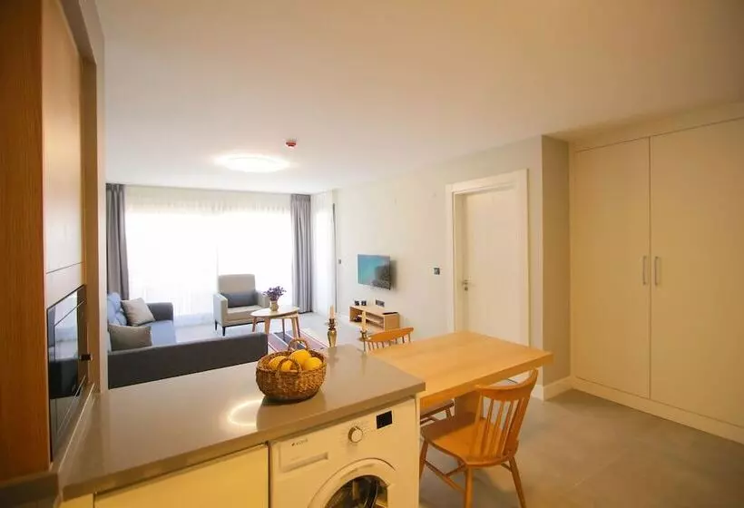 Krem Marin Suits Otel