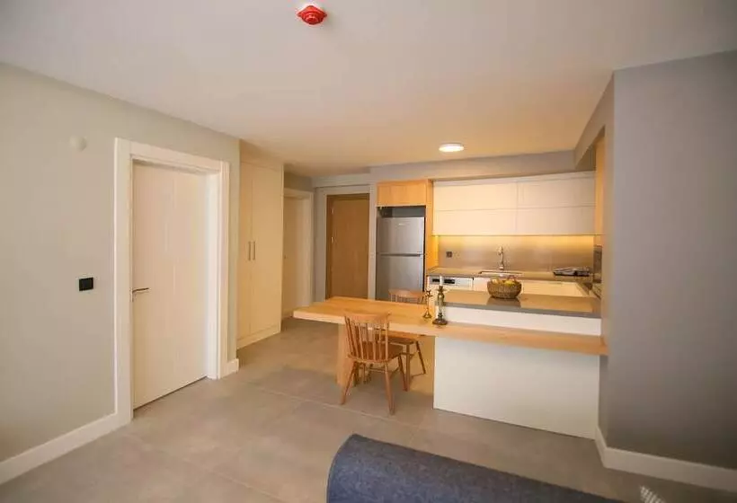 Krem Marin Suits Otel