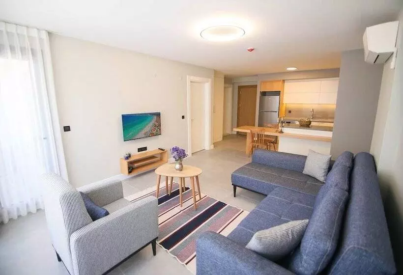 Krem Marin Suits Otel