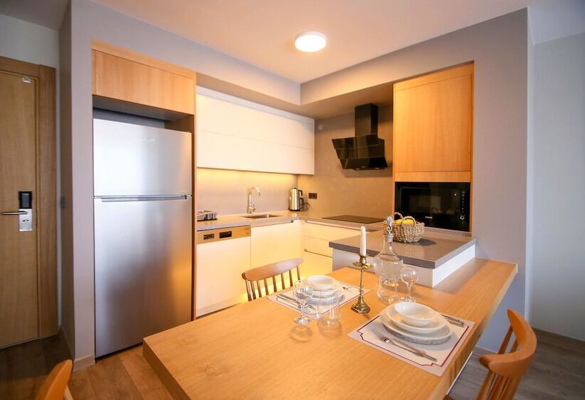 Krem Marin Suits Otel