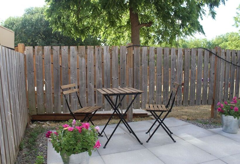 Bed and Breakfast 1840 Guest House