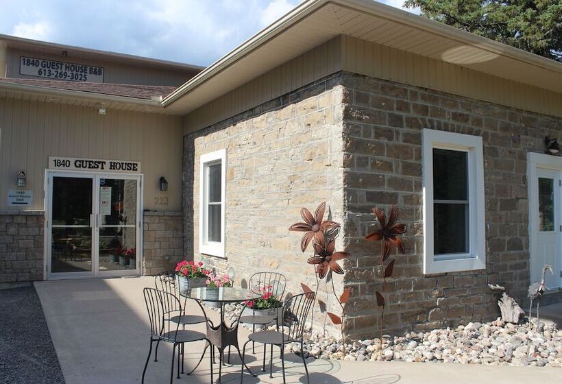 Bed and Breakfast 1840 Guest House