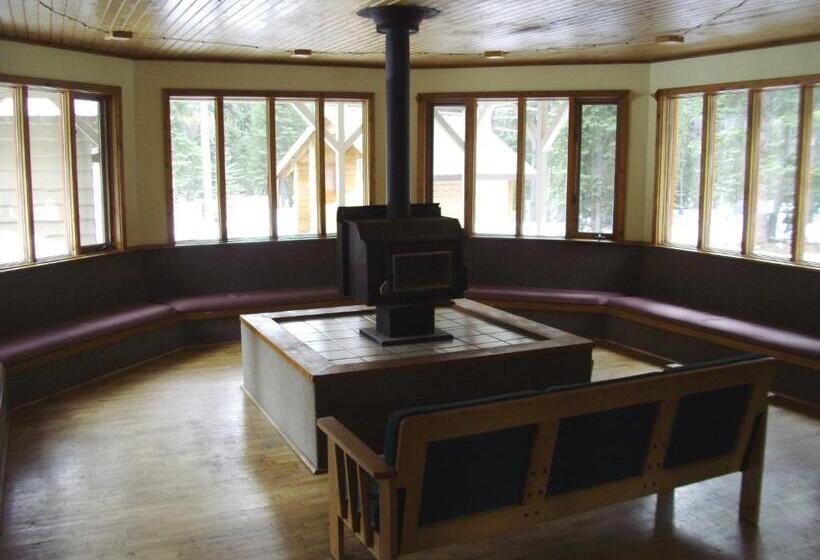 Hi Mosquito Creek Wilderness Hostel