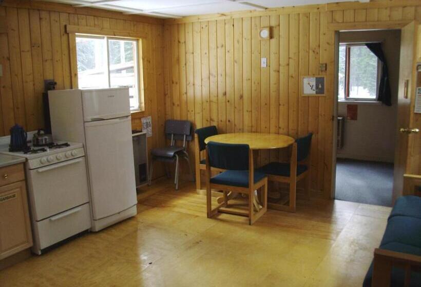 Hi Mosquito Creek Wilderness Hostel