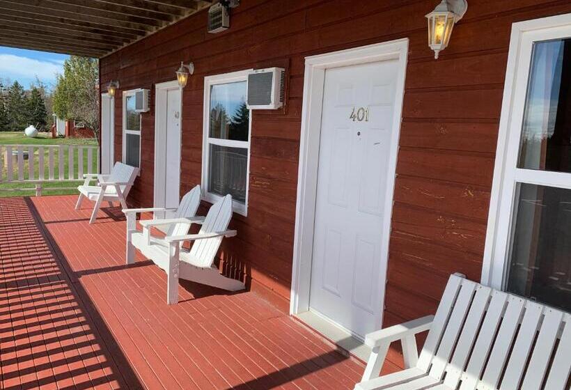 Hopewell Rocks Motel & Country Inn