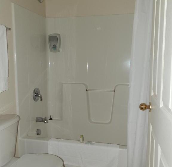 Hopewell Rocks Motel & Country Inn