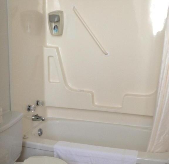 Hopewell Rocks Motel & Country Inn