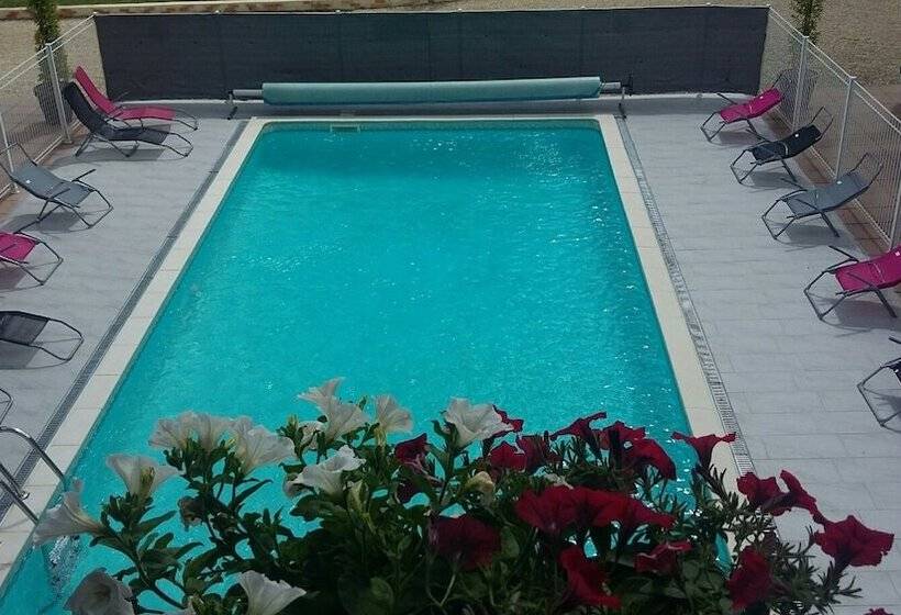 בית מלון כפרי Hôtel Les Pins